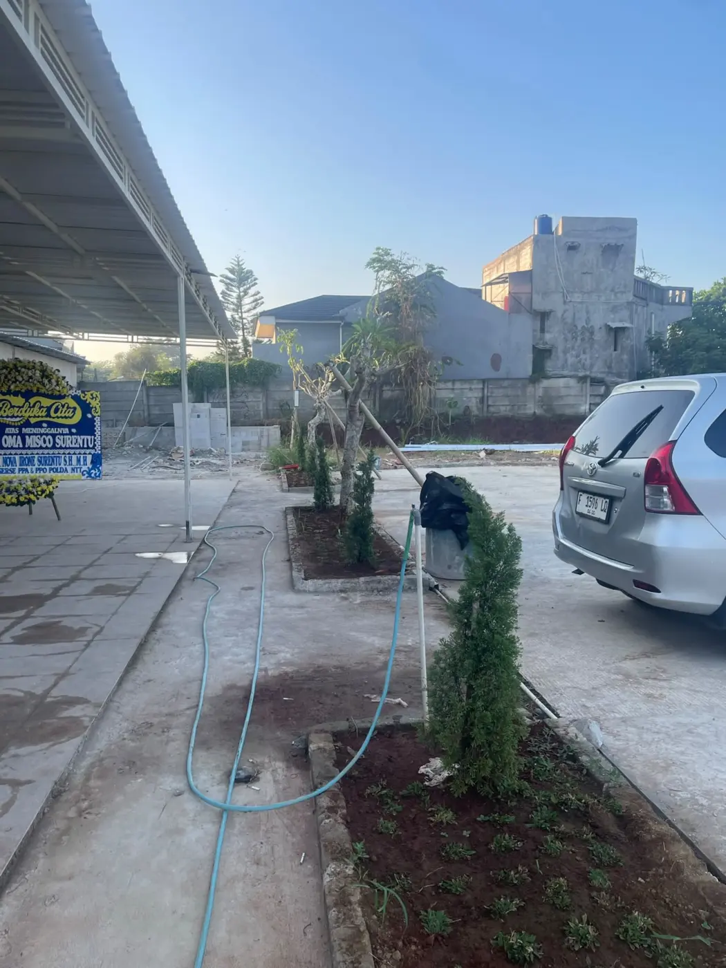 Area parkir Rumah Duka Setia Kasih